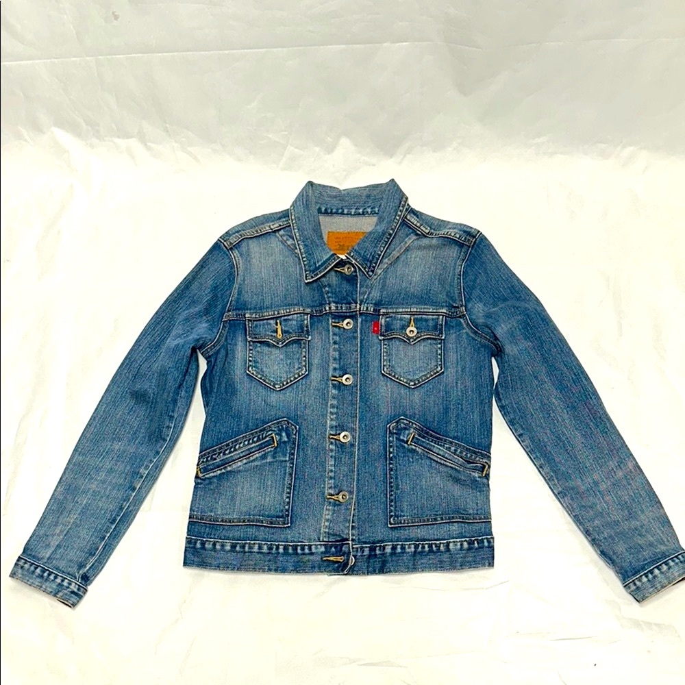 Levi's Blue Denim Jacket In excellent condition Large